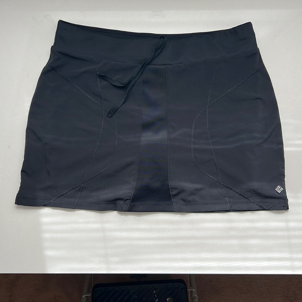 Columbia Athletic Skirt Black Size M tie waist adjustment.